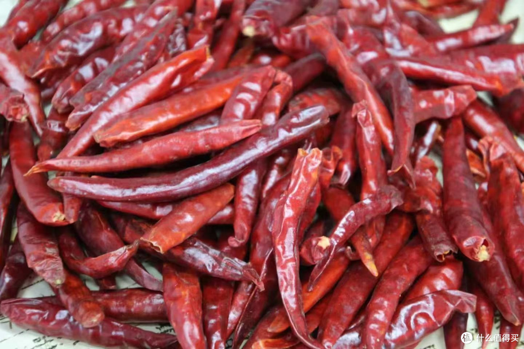 火锅底料的香味框架,干辣椒和花椒是主角,八角桂皮是底子