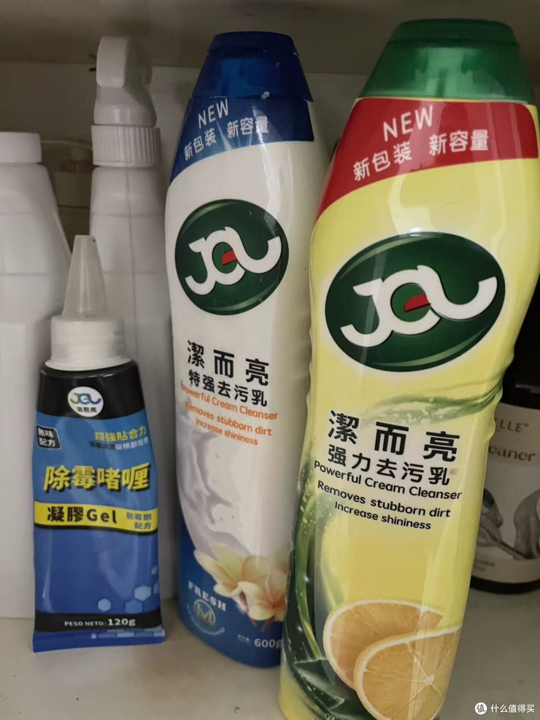 乳霜质地不流挂,擦插座和灶台边角终于不用手忙脚乱