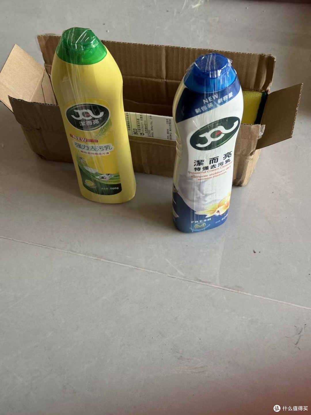乳霜质地不流挂,擦插座和灶台边角终于不用手忙脚乱