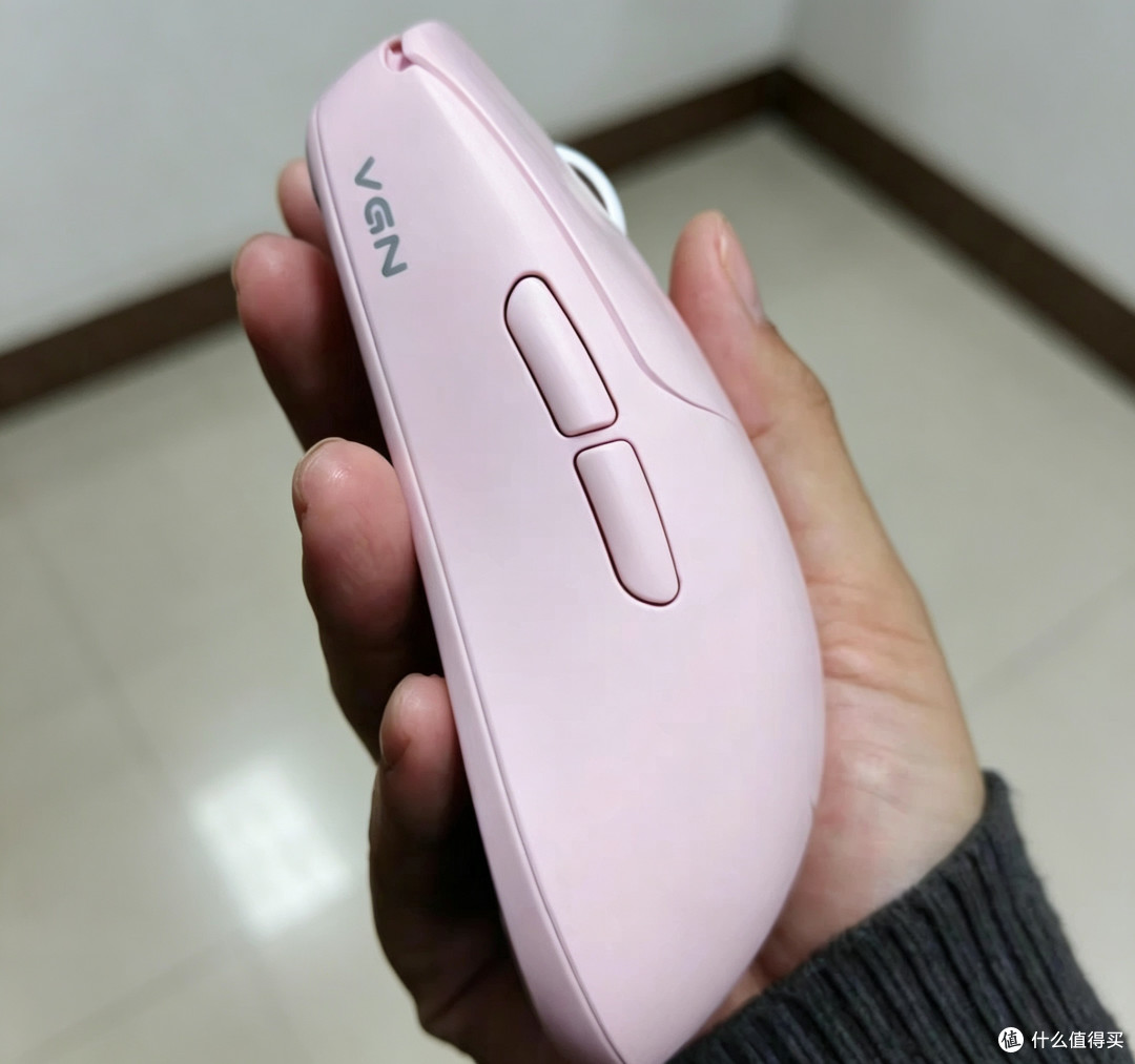 谁说打游戏不能粉?猛男的电竞桌搭迎来“完全体”!