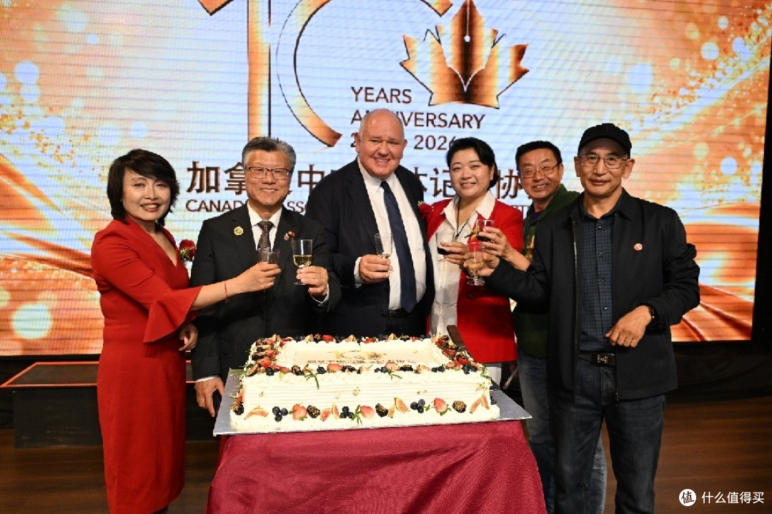 加拿大共工社携手VIVA家居庆贺加拿大中文媒体记者协会成立十周年