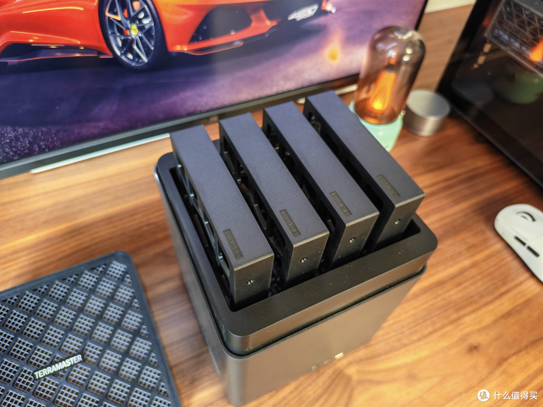 铁威马 F4-213|2026家用NAS新标杆,一台搞定全家数据存储