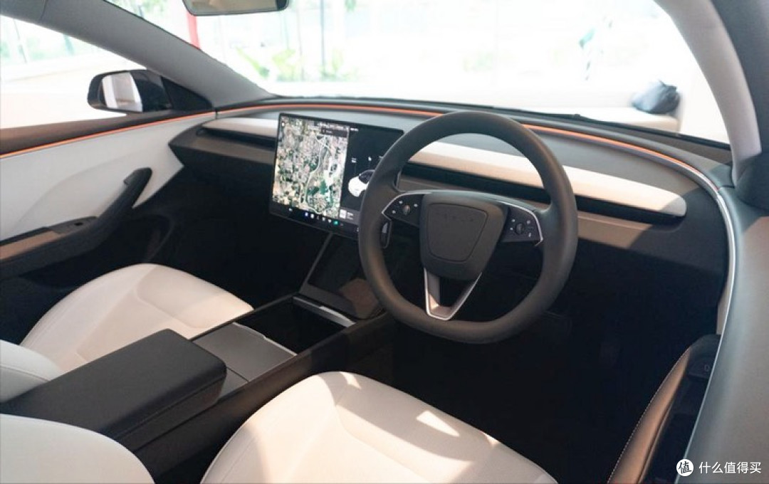 解析Model Y的驾驶与实用特性