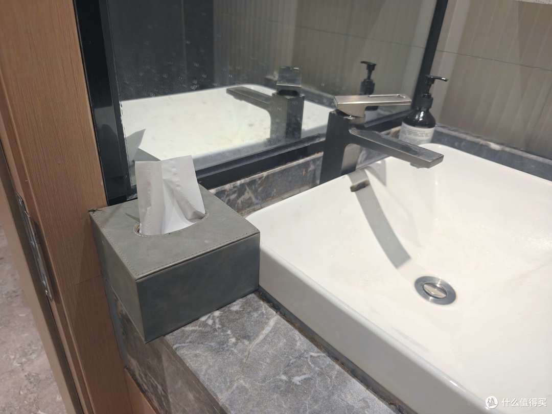 维达商用中心抽卫生纸分配器&擦手纸分配器——电竞酒店大堂洗手间实测