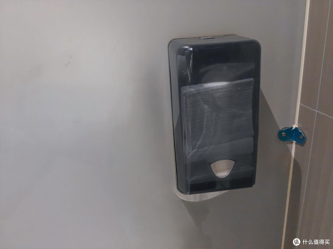 维达商用中心抽卫生纸分配器&擦手纸分配器——电竞酒店大堂洗手间实测