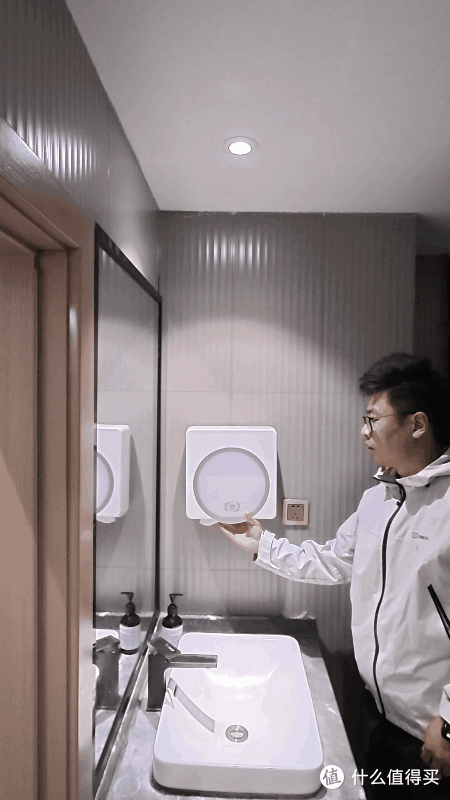 维达商用中心抽卫生纸分配器&擦手纸分配器——电竞酒店大堂洗手间实测