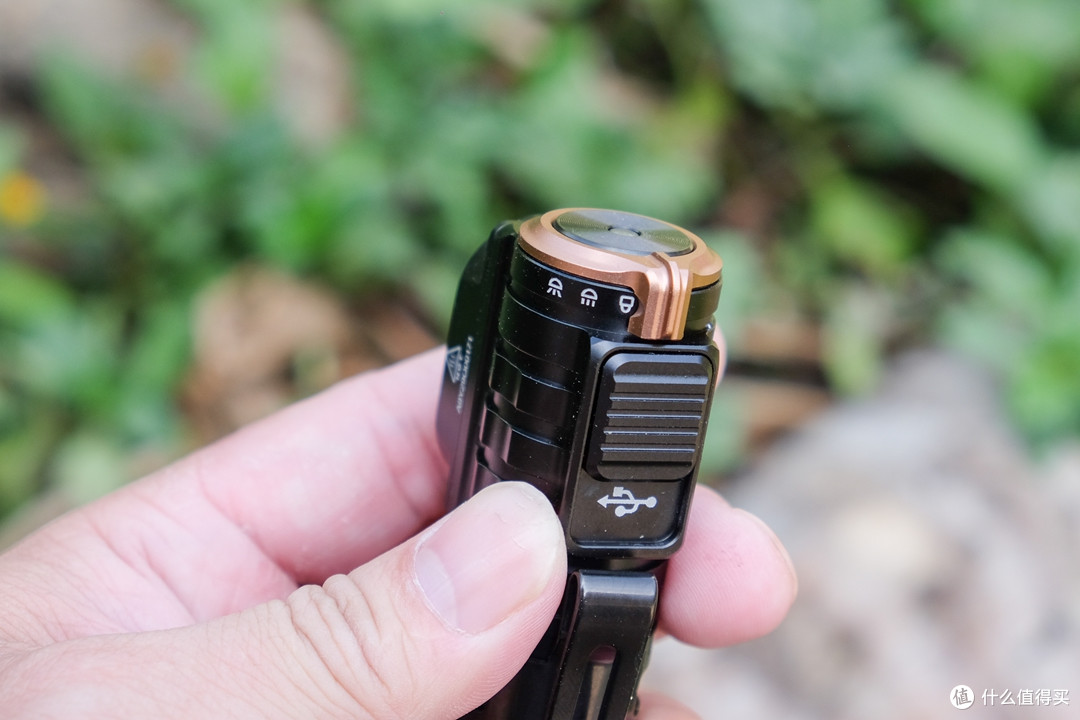 既是头灯也是手电,Fenix HM71R V2.0把工业照明的痛点都解了