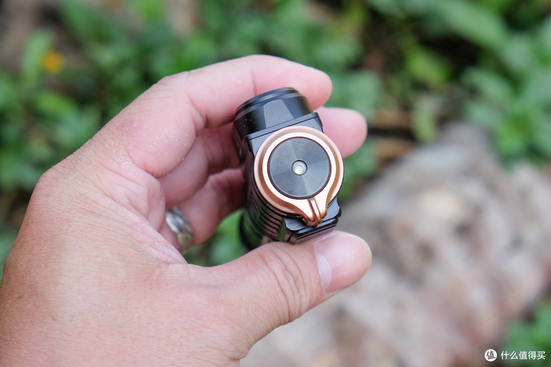 既是头灯也是手电,Fenix HM71R V2.0把工业照明的痛点都解了