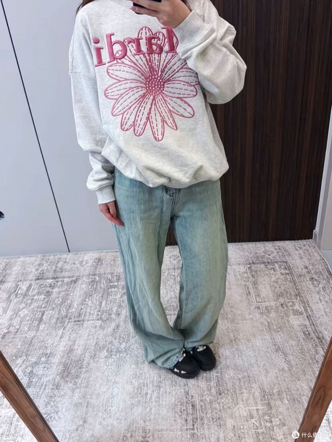 刺绣小雏菊卫衣,宽松显瘦不挑人