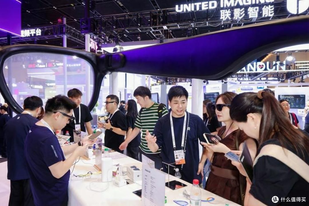 全彩 AI 眼镜 4999 元起，Rokid 说这是眼镜的 iPhone 时刻