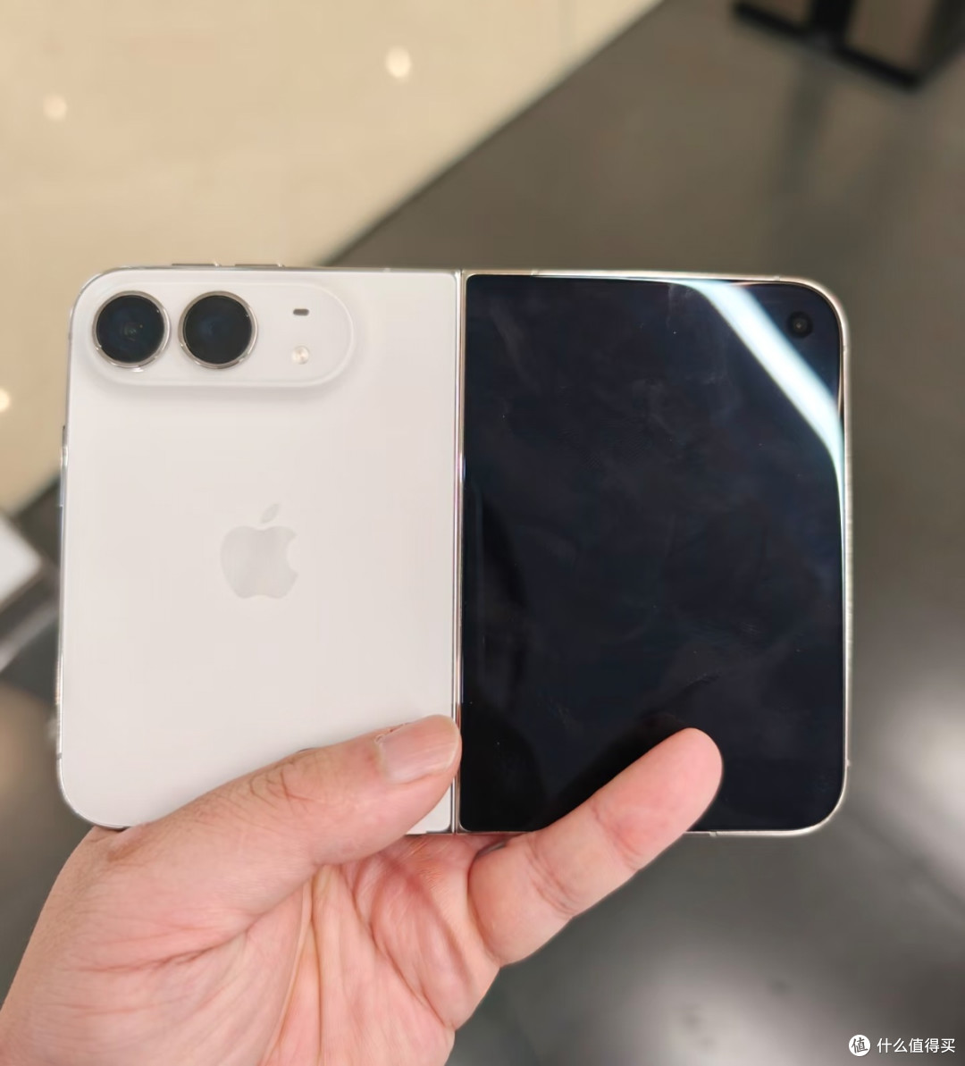 苹果折叠新形态|iPhone DUO,游戏党狂喜