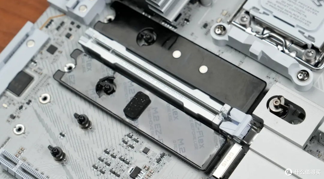 X3D 游戏主机装机清单:技嘉这套主板显卡电源组合可以直接抄