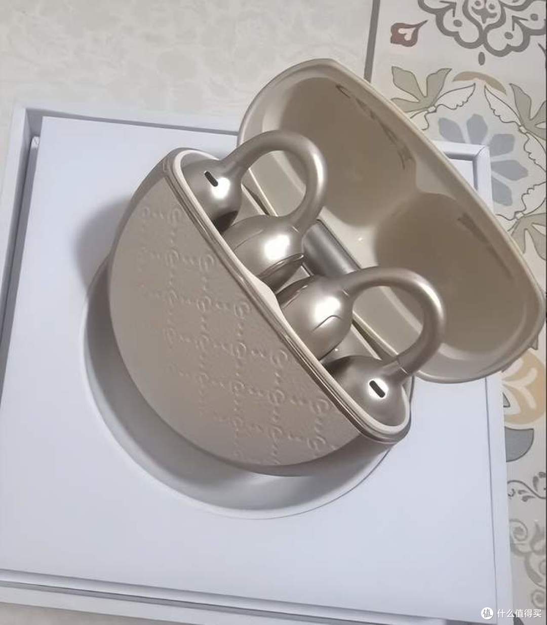 耳机开始管我的颈椎,戴了三周塞那Apex,我把手环摘掉