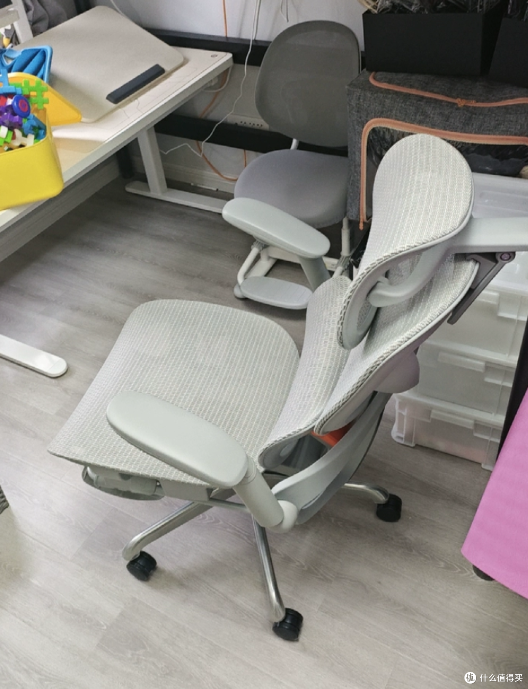 一张椅子扛下办公开黑午休，永艺沃克300Pro+多场景实测