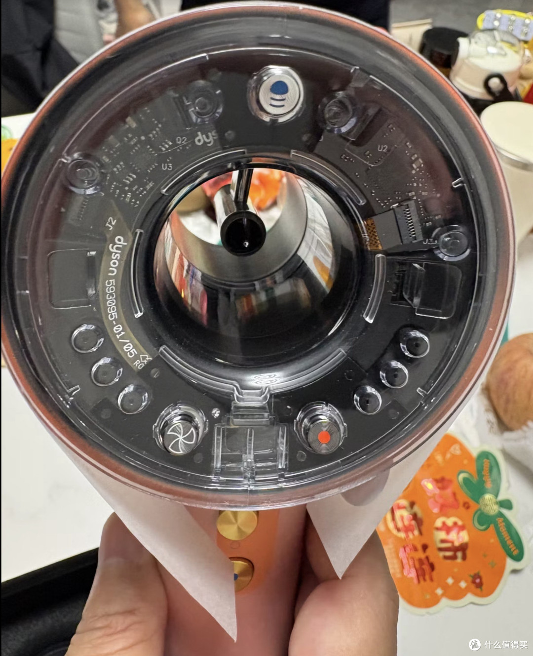 卖得最火的戴森吹风机,全新机第一次开机就是坏的,售后说没问题