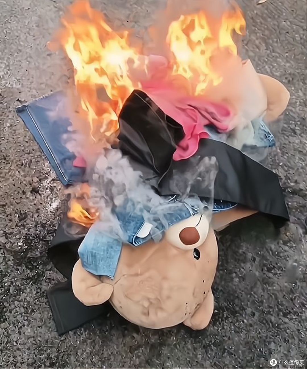 亲人去世之后,为什么要把生前穿的衣服都烧掉?