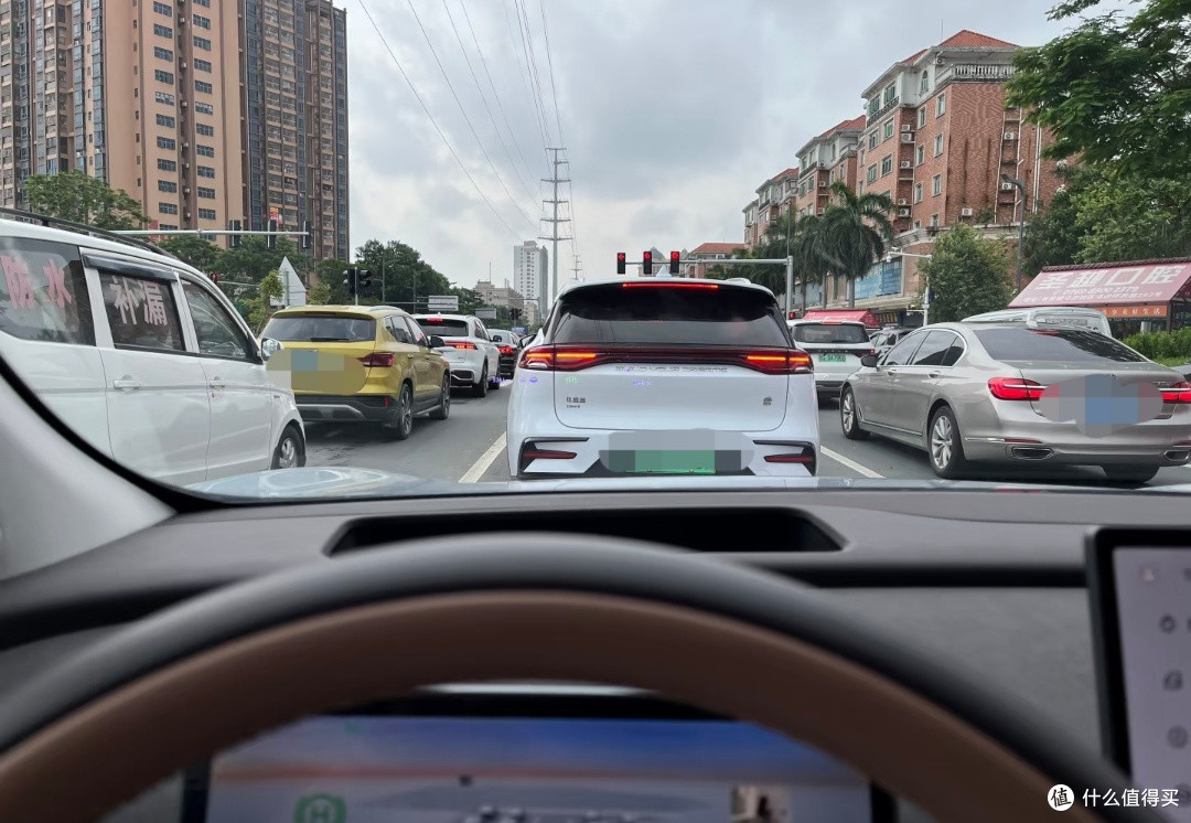 越级满配家用SUV，零跑C11驾驶体验