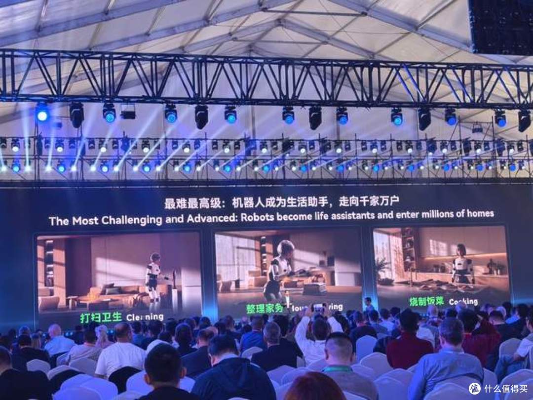 墨甲机器人全球发布会:甩开概念炒作,人形机器人迈入商用新阶段