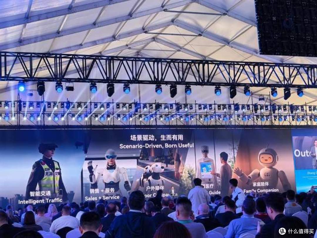 墨甲机器人全球发布会:甩开概念炒作,人形机器人迈入商用新阶段