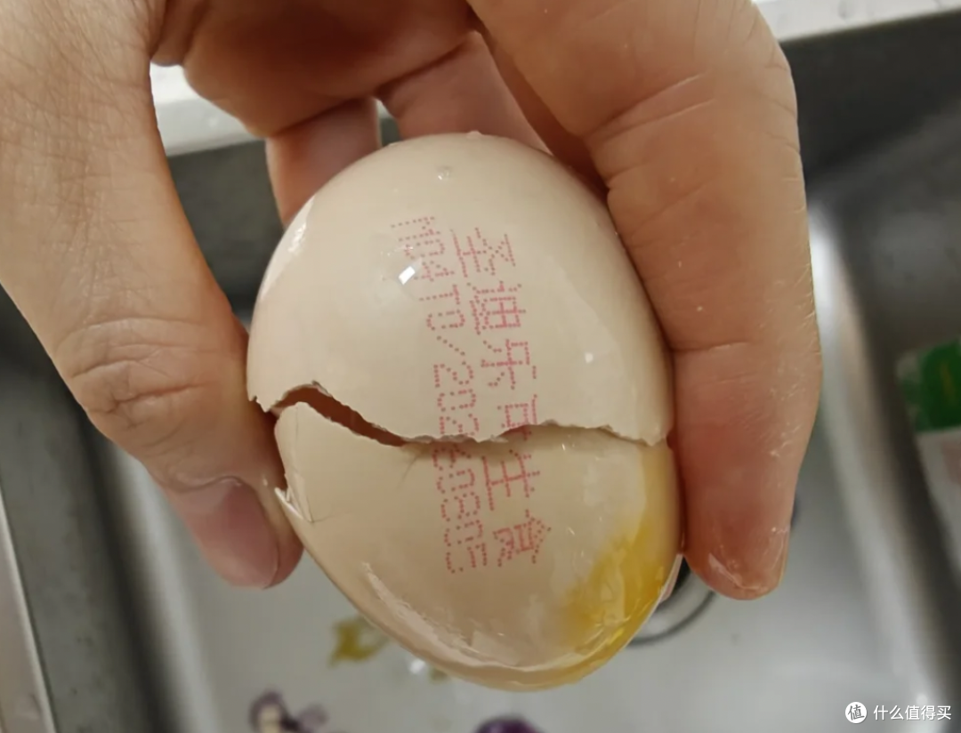 保姆级煮鸡蛋实测！沸水煮到底几分钟？锅具、水量都有影响...