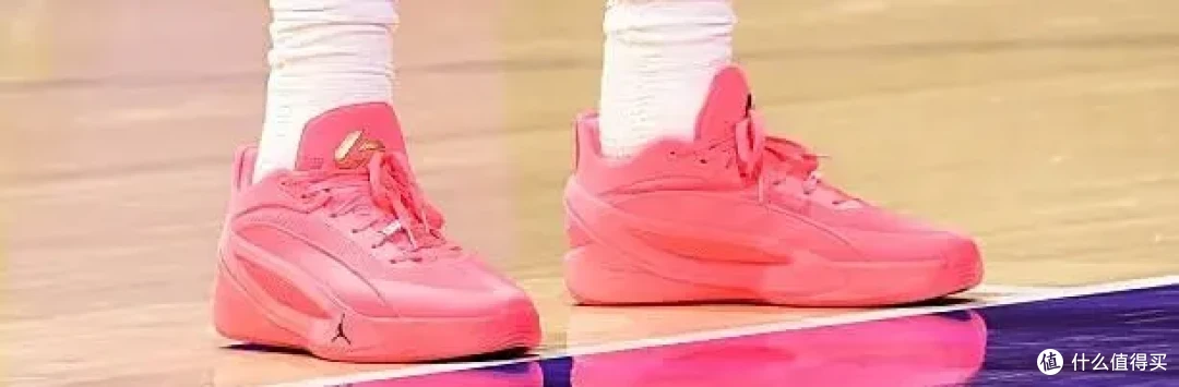 【NBA每日上脚】代言费超值!低帮鞋穿出哥谭骑士范儿!