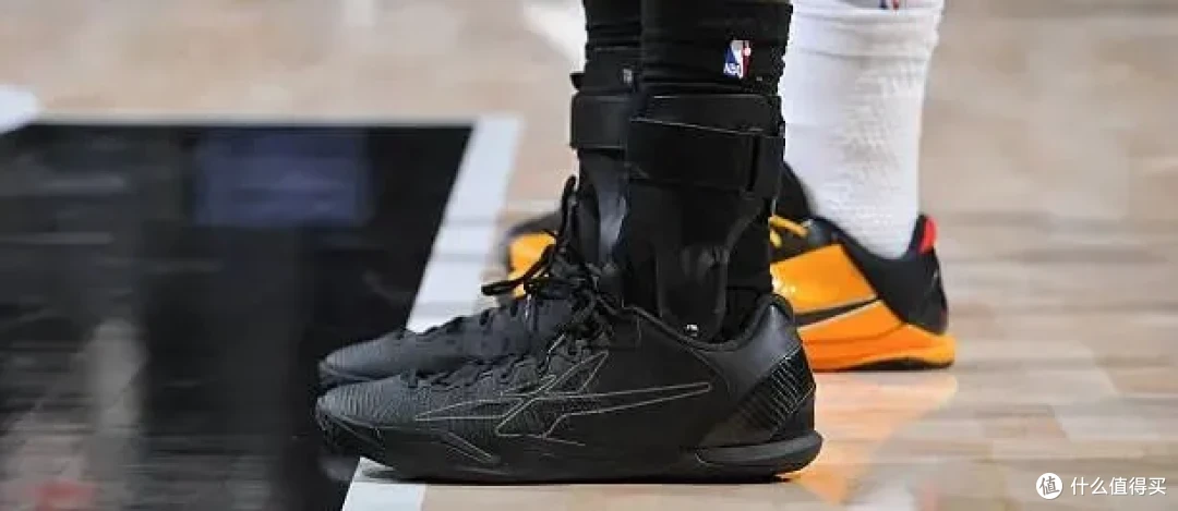 【NBA每日上脚】代言费超值!低帮鞋穿出哥谭骑士范儿!