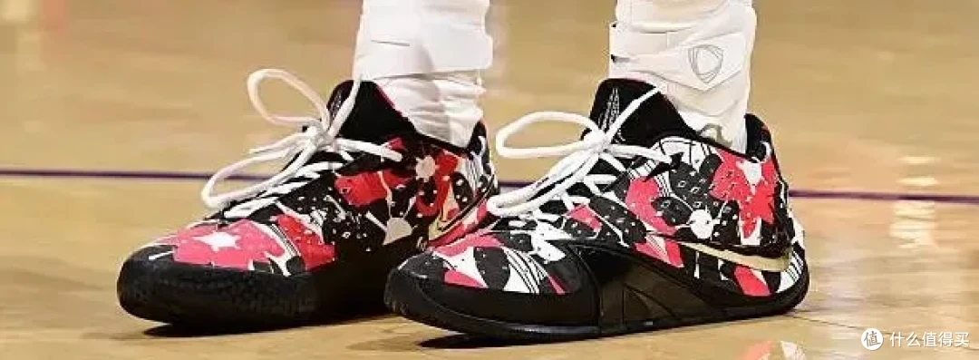 【NBA每日上脚】代言费超值!低帮鞋穿出哥谭骑士范儿!