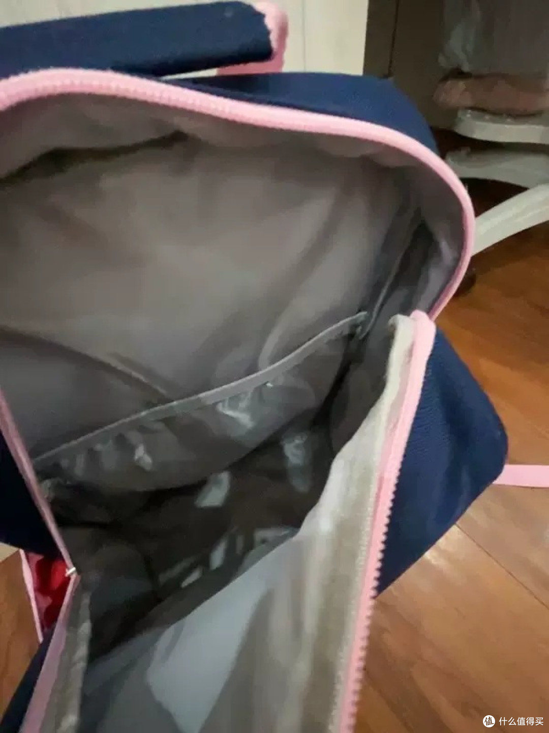 迪士尼浅粉书包的实用评测