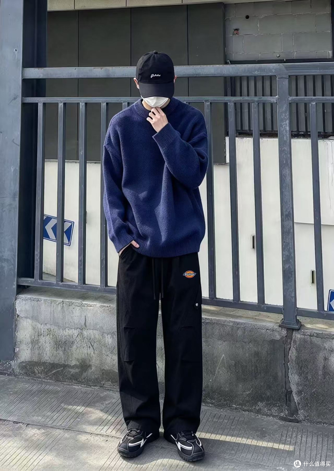 加绒工装裤的暖,靠的是内里复合绒不是厚度堆叠