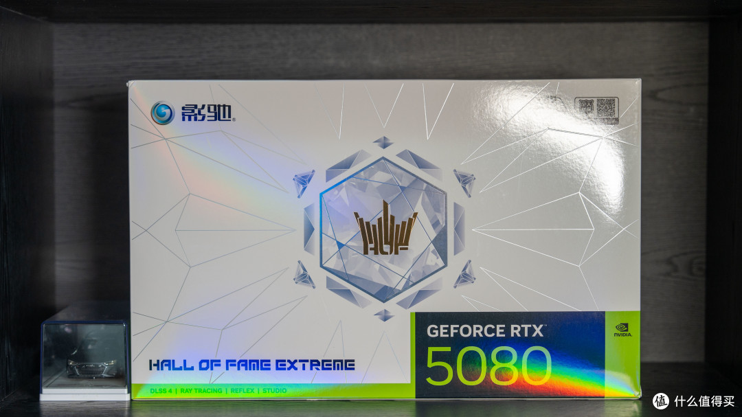 13颗施华洛世奇水晶加身!全新影驰RTX 5080 HOF Extreme显卡实测