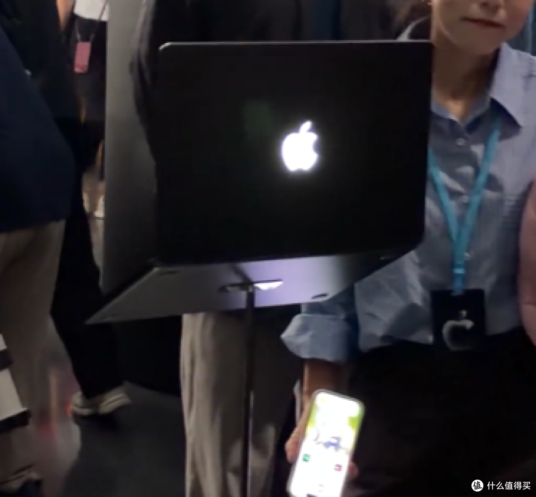 触控MacBook Pro真机长这样