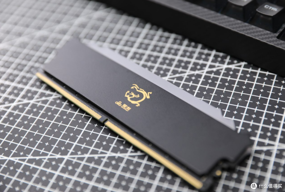 恢弘宫殿国风设计！云彣「煌」系列DDR5 6400 C32评测
