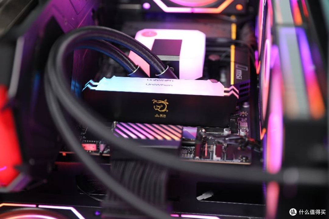 恢弘宫殿国风设计！云彣「煌」系列DDR5 6400 C32评测