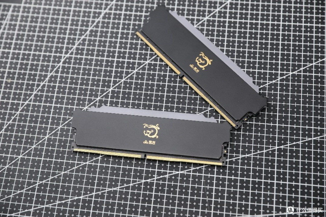 恢弘宫殿国风设计！云彣「煌」系列DDR5 6400 C32评测