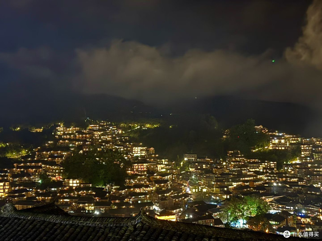 苗寨夜景万家灯火