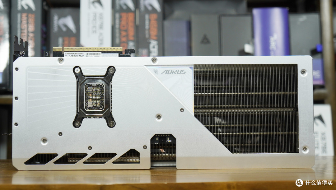 技嘉AORUS RTX5080超级雕AMD锐龙 9 9900X3D平台装机实测