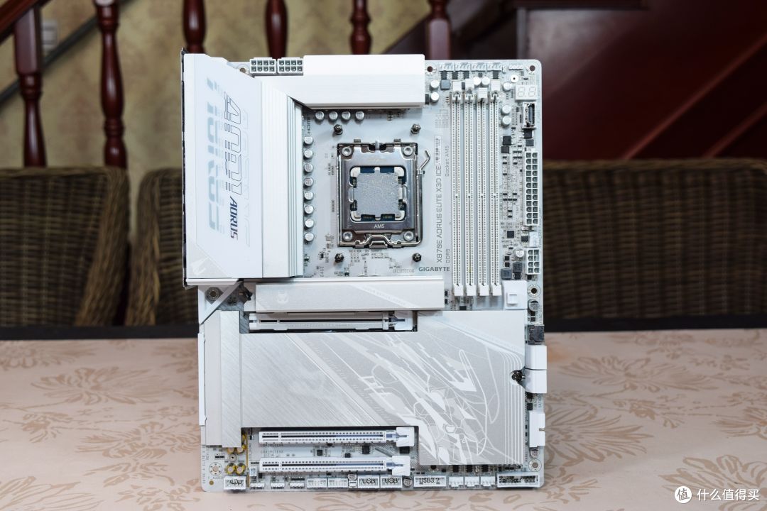 技嘉AORUS RTX5080超级雕AMD锐龙 9 9900X3D平台装机实测