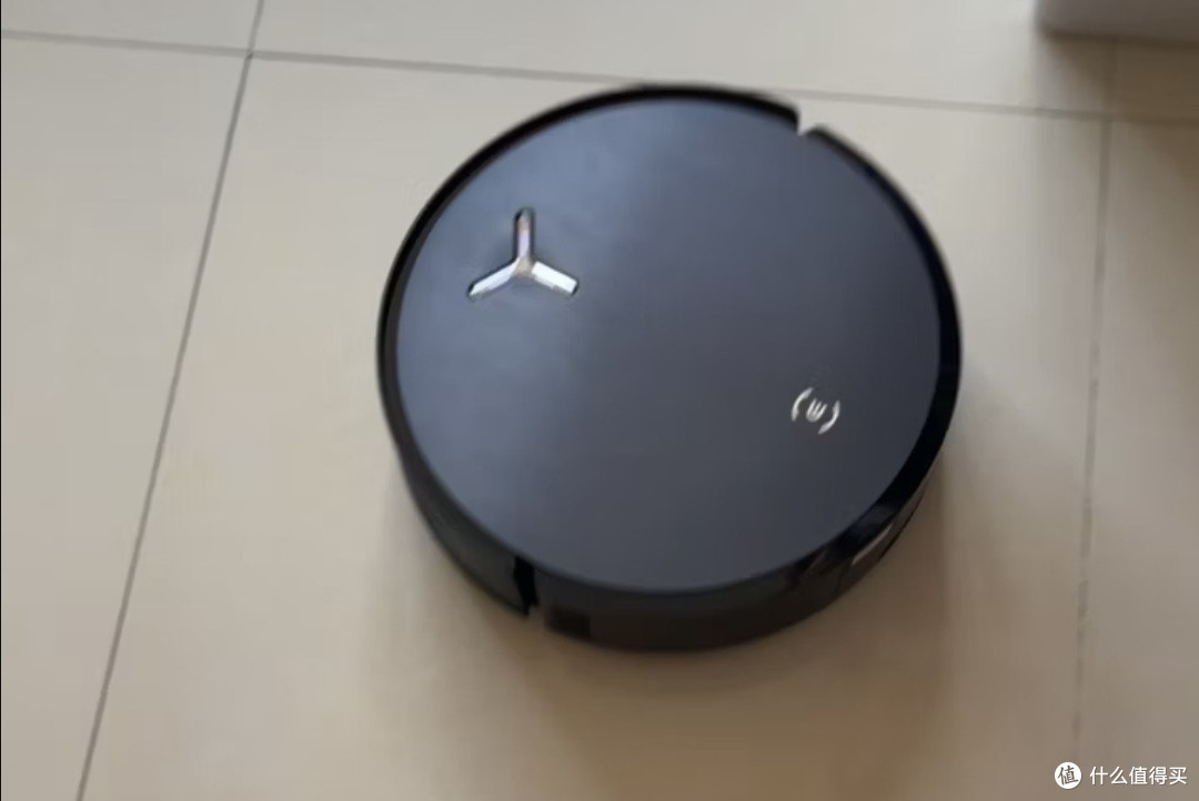 75℃热水拖地有多绝?科沃斯X12S PRO滚筒活水实测:一遍过不黏脚