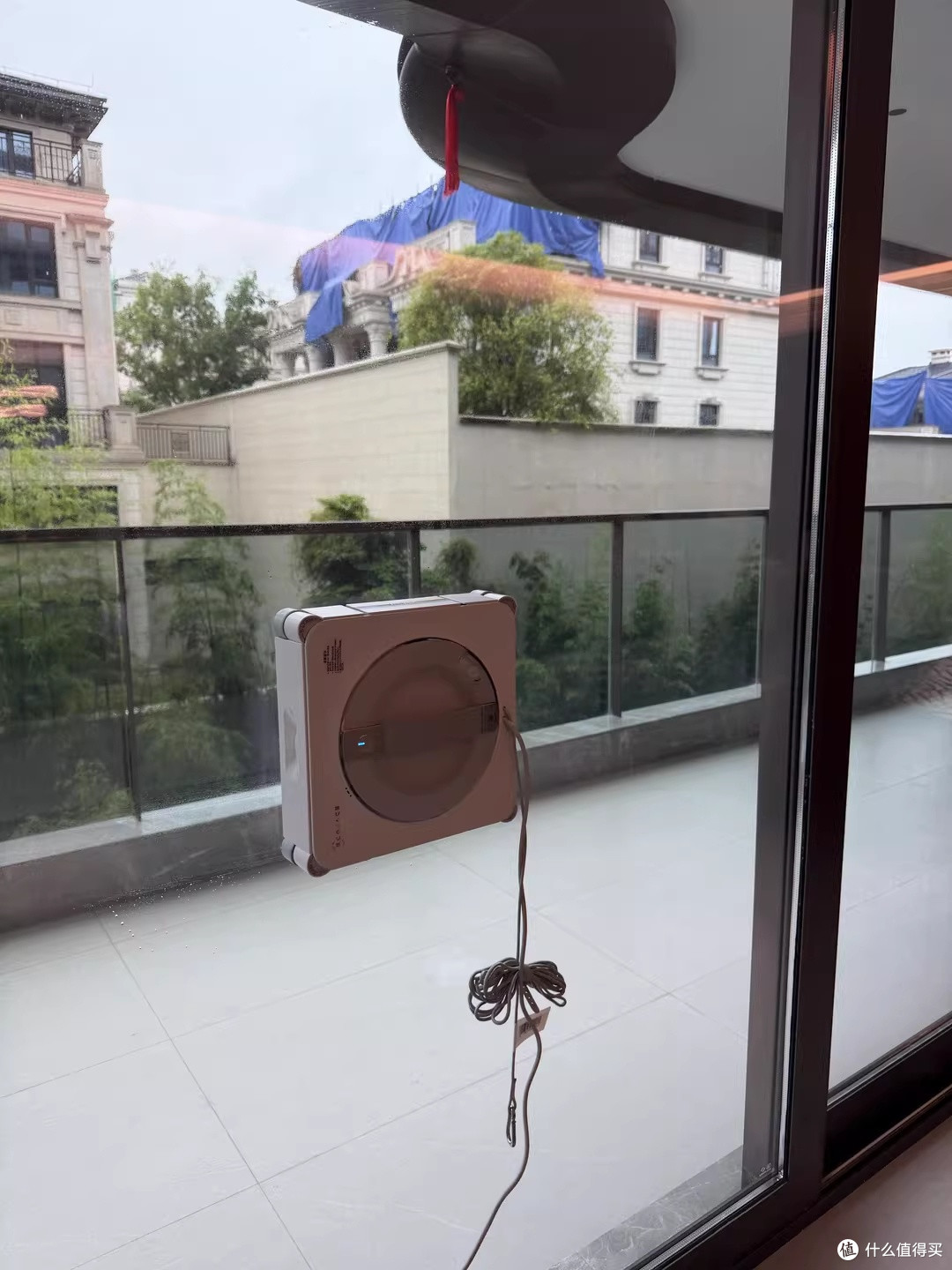 高层擦窗不再腿软，科沃斯W2S真香