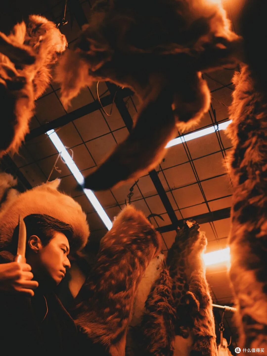 《余红旧事》主创：我们用厚厚的糖球，裹了一颗命运的苦药