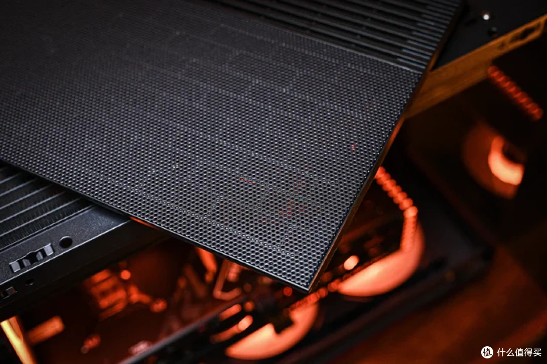 装一台黑金MATX——七彩虹 B850M 超级黑刃+追风者 XTV3 装机展示