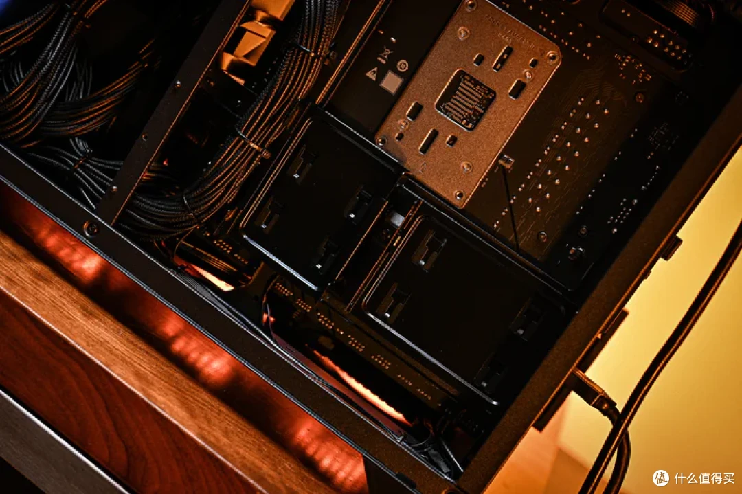 装一台黑金MATX——七彩虹 B850M 超级黑刃+追风者 XTV3 装机展示