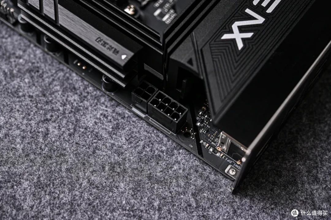 装一台黑金MATX——七彩虹 B850M 超级黑刃+追风者 XTV3 装机展示