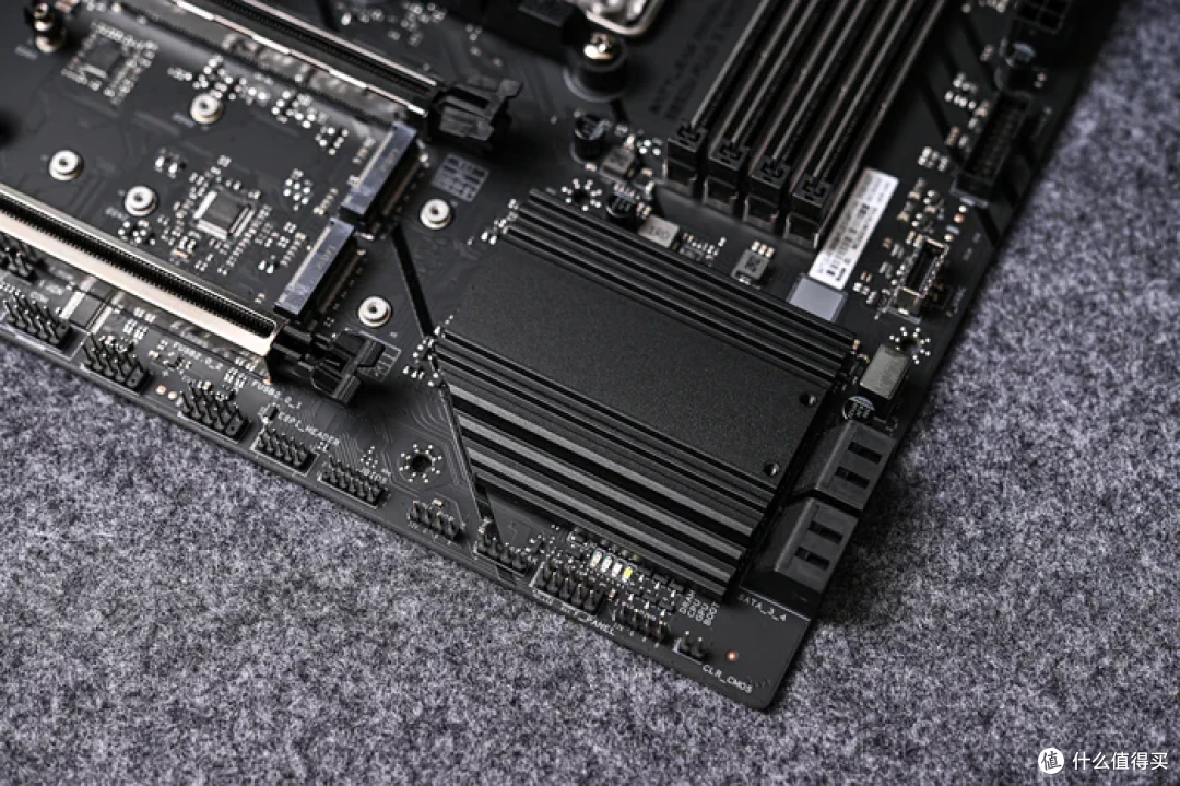 装一台黑金MATX——七彩虹 B850M 超级黑刃+追风者 XTV3 装机展示