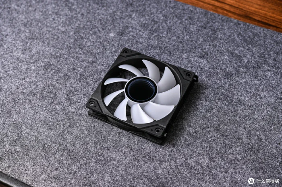装一台黑金MATX——七彩虹 B850M 超级黑刃+追风者 XTV3 装机展示
