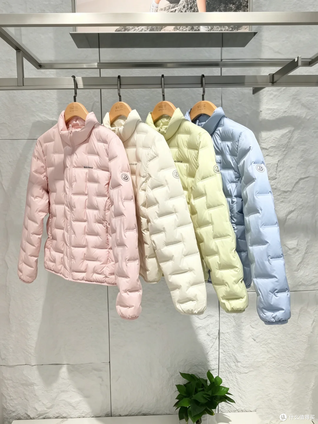 轻薄羽绒服哪个牌子好?波司登轻薄系列对比黑冰、优衣库、君羽