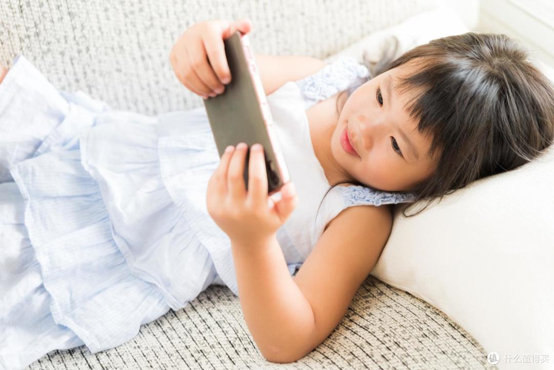 手机一收就打滚?别再硬抢了,从不给到主动上交,我只改了三件事