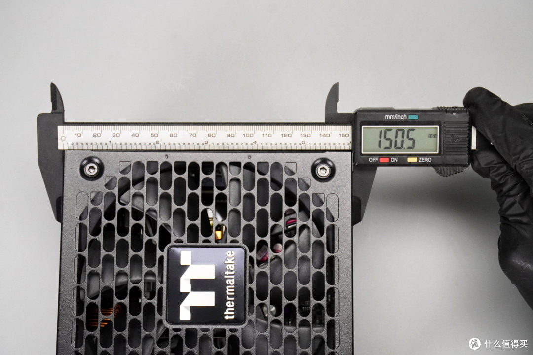 双PCIe5.1接口配置,曜越科技1200W金牌全模组碳化硅电脑电源拆解