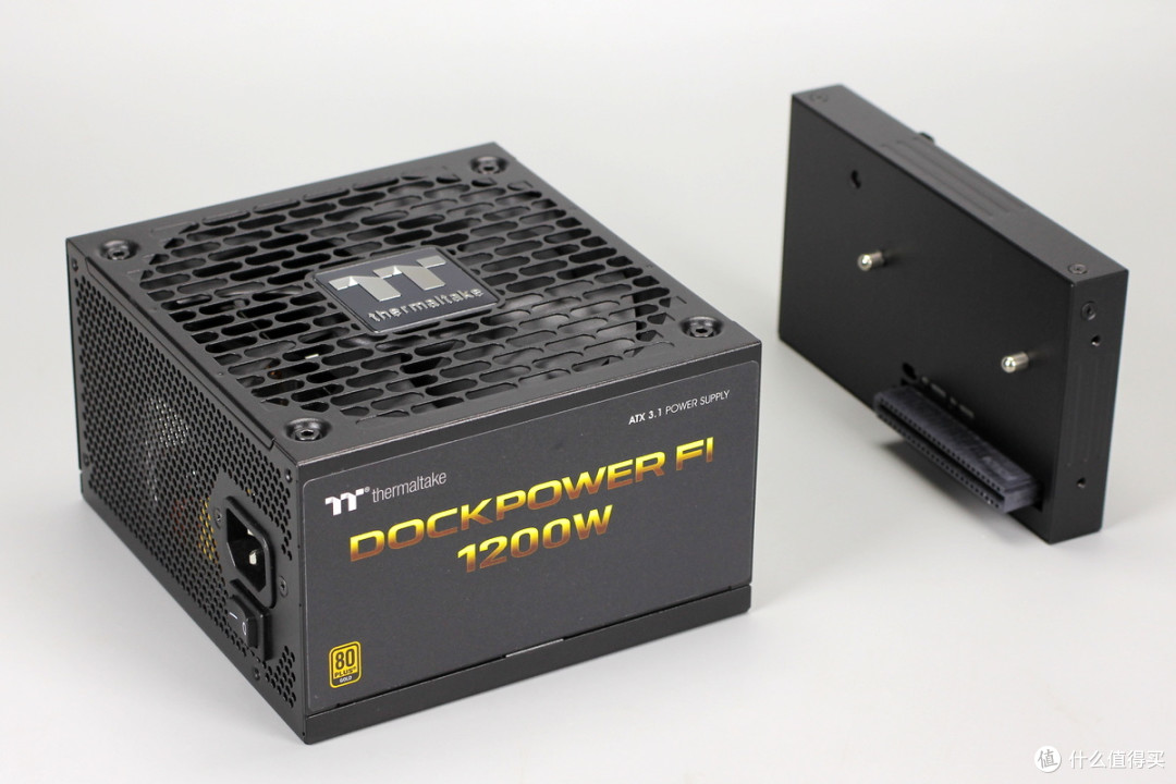双PCIe5.1接口配置,曜越科技1200W金牌全模组碳化硅电脑电源拆解