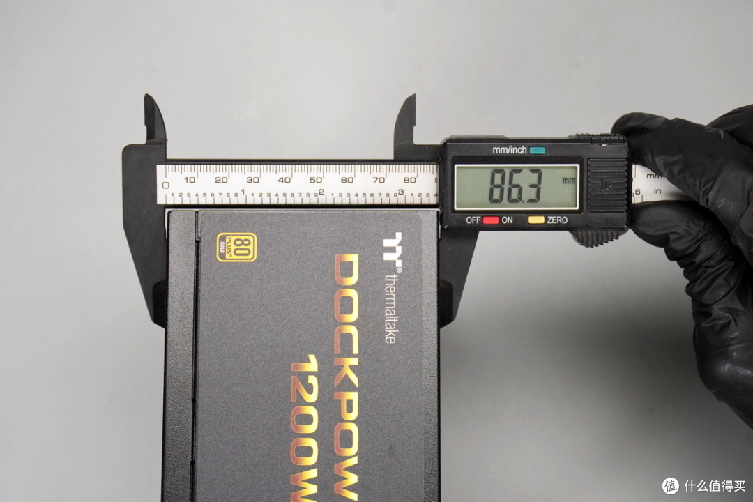双PCIe5.1接口配置,曜越科技1200W金牌全模组碳化硅电脑电源拆解